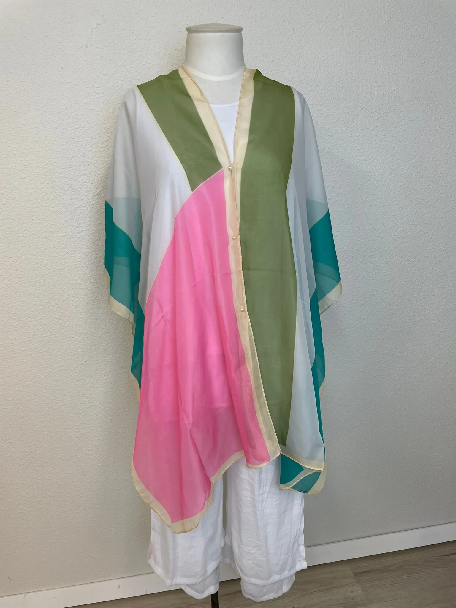 BEACH SHAWL PEARL BUTTON COVER UP