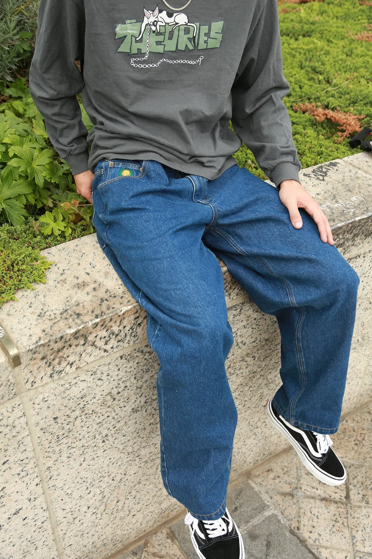 THEORIES PLAZA JEANS WASHED BLUE